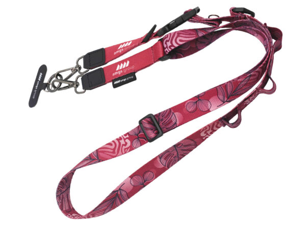 Personalizowana smycz wielofunkcyjna 5w1 z nadrukiem sublimacyjnym logo firmy. Do zakupienia w AMGS Group.